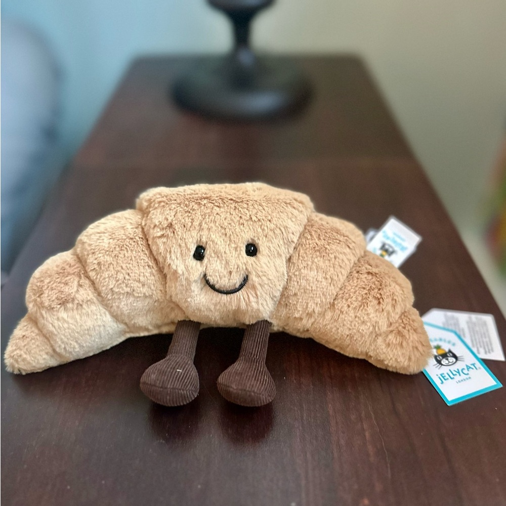 Jellycat Amuseables Croissant plush-toy, authentic from authorized retailer, NWT